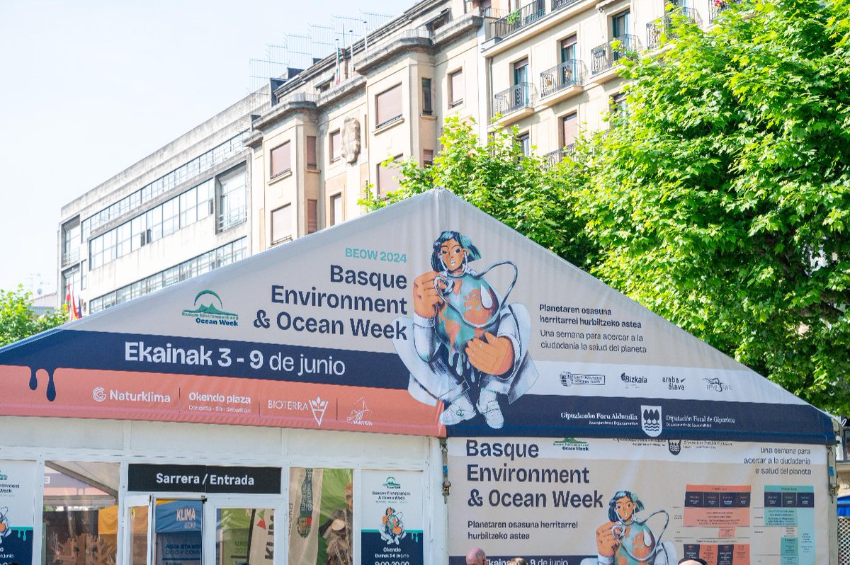EASOingurumena's tweet photo. Ingurumen Hezkuntza eta Kontroleko ikasleek urteko asken irteera egin dute!🌍🌱 #IngurumenarenMundukoEguna ospatzeko @MaterMuseoa ren🎪 izan dira Donostiako Okendo plazan! Joan zuek ere ezagutzera nola babes ditzakegun gure ozeanoak eta ekosistemak. 🌊🐟  #BEOW  #Jasangarritasuna https://t.co/rz8L18C20o