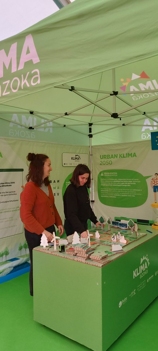 EASOingurumena's tweet photo. Ingurumen Hezkuntza eta Kontroleko ikasleek urteko asken irteera egin dute!🌍🌱 #IngurumenarenMundukoEguna ospatzeko @MaterMuseoa ren🎪 izan dira Donostiako Okendo plazan! Joan zuek ere ezagutzera nola babes ditzakegun gure ozeanoak eta ekosistemak. 🌊🐟  #BEOW  #Jasangarritasuna https://t.co/rz8L18C20o