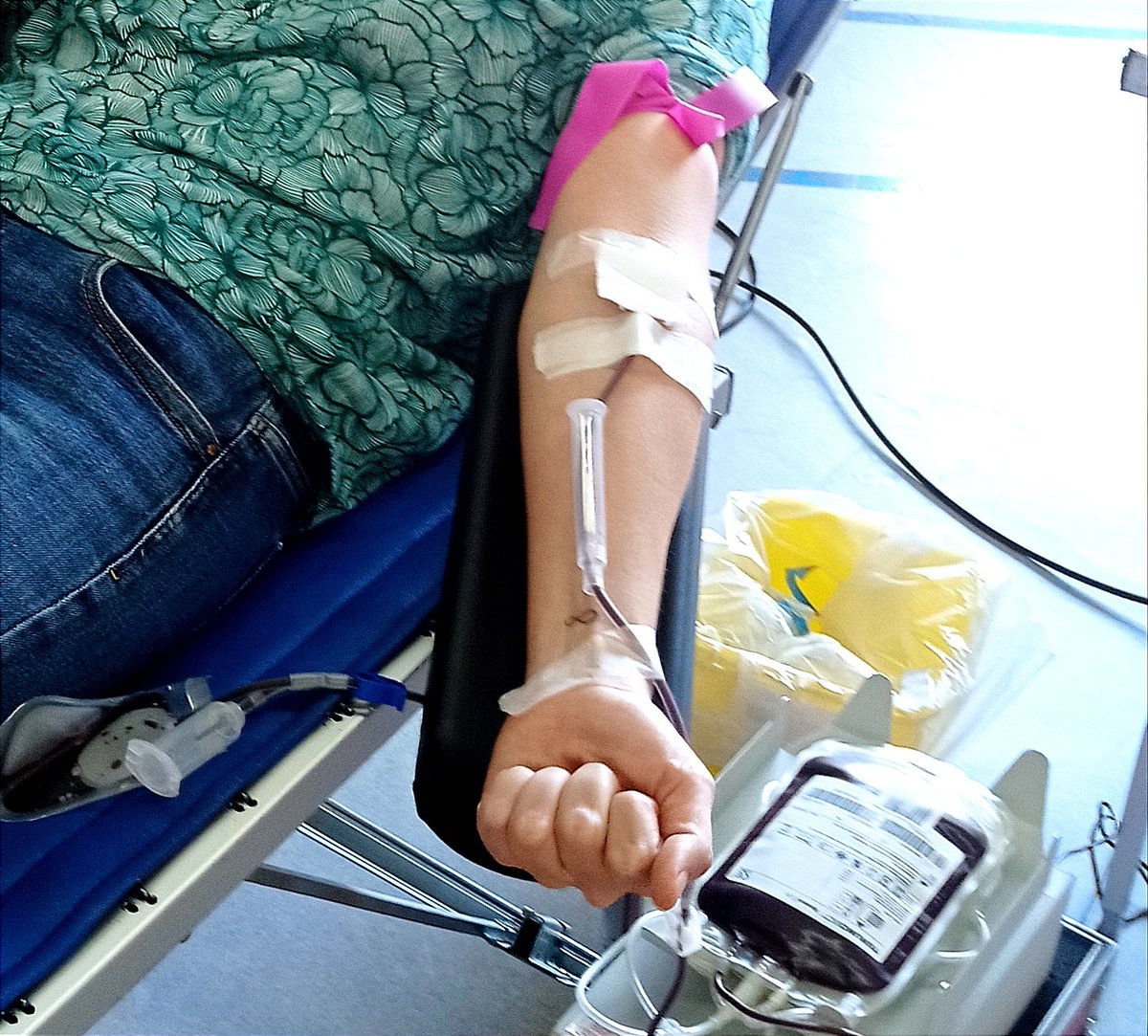 Com molt bé sabeu, #donarsang és de guapes.
Així que m'acompanya <a href="/9QuietMan/">LordJohn</a> , envejeu-me 😎😜
Gràcies <a href="/ICarlesVallbona/">INS CarlesVallbona</a> per la campanya i <a href="/donasang/">dona sang</a>