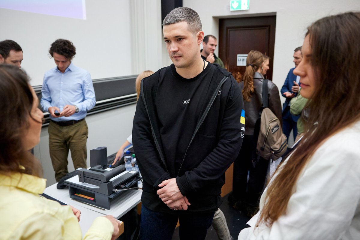 uasaz_ch's tweet photo. On May 28th, we were honored to organize a meeting with the Vice Prime Minister of Ukraine - Minister of Digital Transformation of Ukraine @FedorovMykhailo with Ukrainian students and staff at @ETH_en. This meeting undoubtedly inspired and motivated the whole community. https://t.co/JyhTCCB1c6