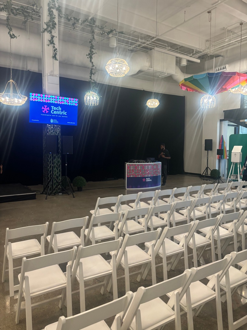 LondonEDC's tweet photo. Getting ready for #TechCentric and the room looks amazing!
Thank you to:
β
The PA Shop
β
@ConnectDot
β
The Beer Kitchen @100Kellogg https://t.co/hZOlda9HE7