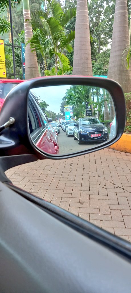 benard_mutuku's tweet photo. @Ma3Route Peponi Road and its environs within westlands is messy. Crazy traffic. https://t.co/63gJowqKb2