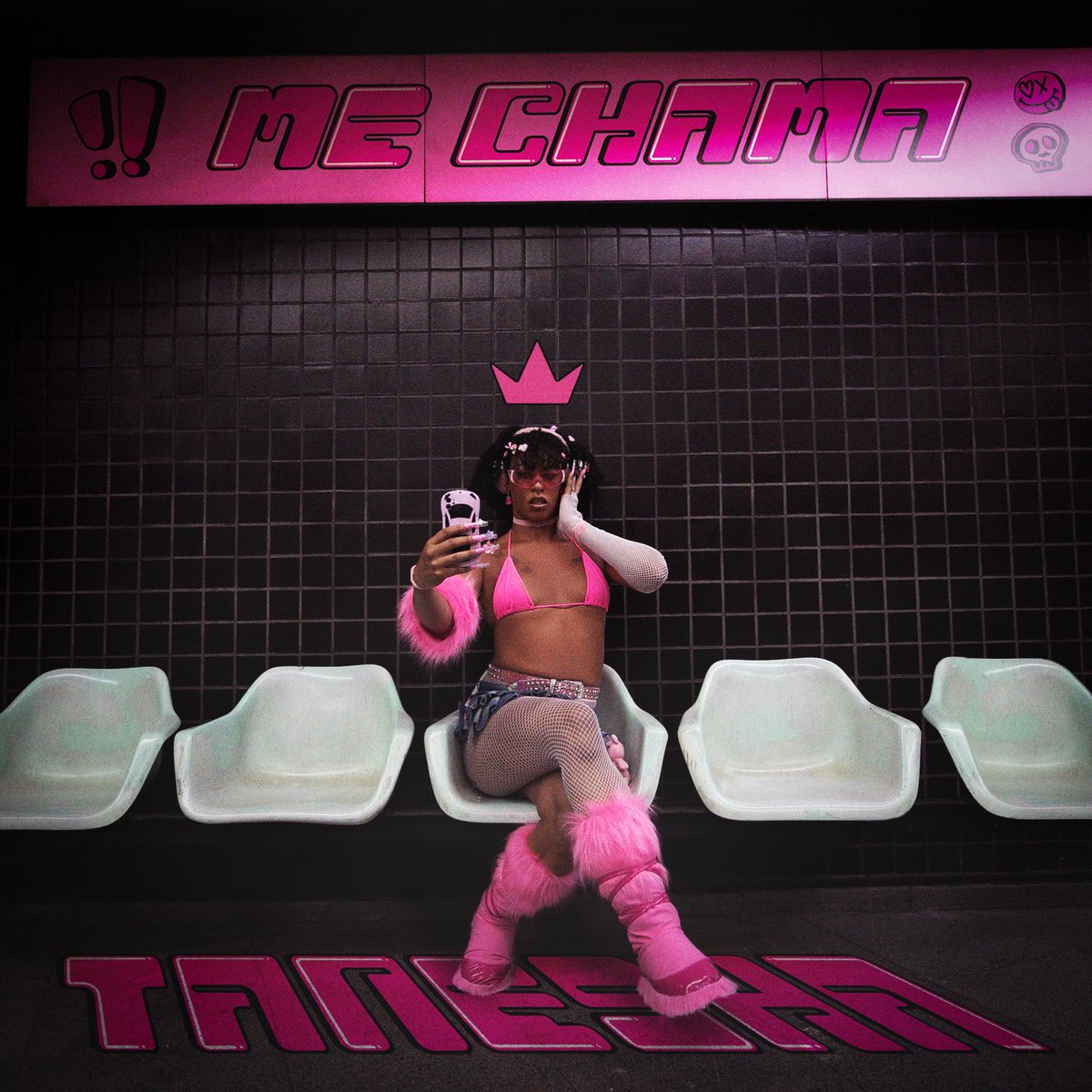 taneshathequeen's tweet photo. ME CHAMA by TANESHA • 14/06 • 12h

Faça o pré-save: https://t.co/eXKc054zfX

Fotografia: @caodenado 
Design: @gracco @amdecker
Retouch: @caikemolinaa
Styling: @badffe
Maquiagem: @nerismake
Direção de Arte: @barbesemi https://t.co/KHgrK7o7AC