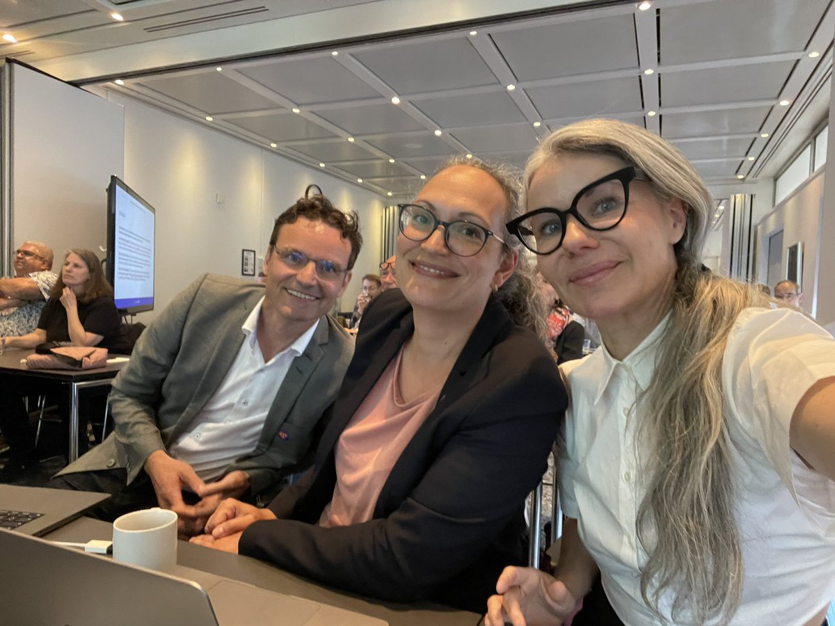 DanishHernia's tweet photo. Annual meeting in Copenhagen on treatment of medium sized ventral hernias with 75 attending Danish hernia surgeons, lively discussions on treatment strategies and surgical training https://t.co/MgtmY4K7uC
