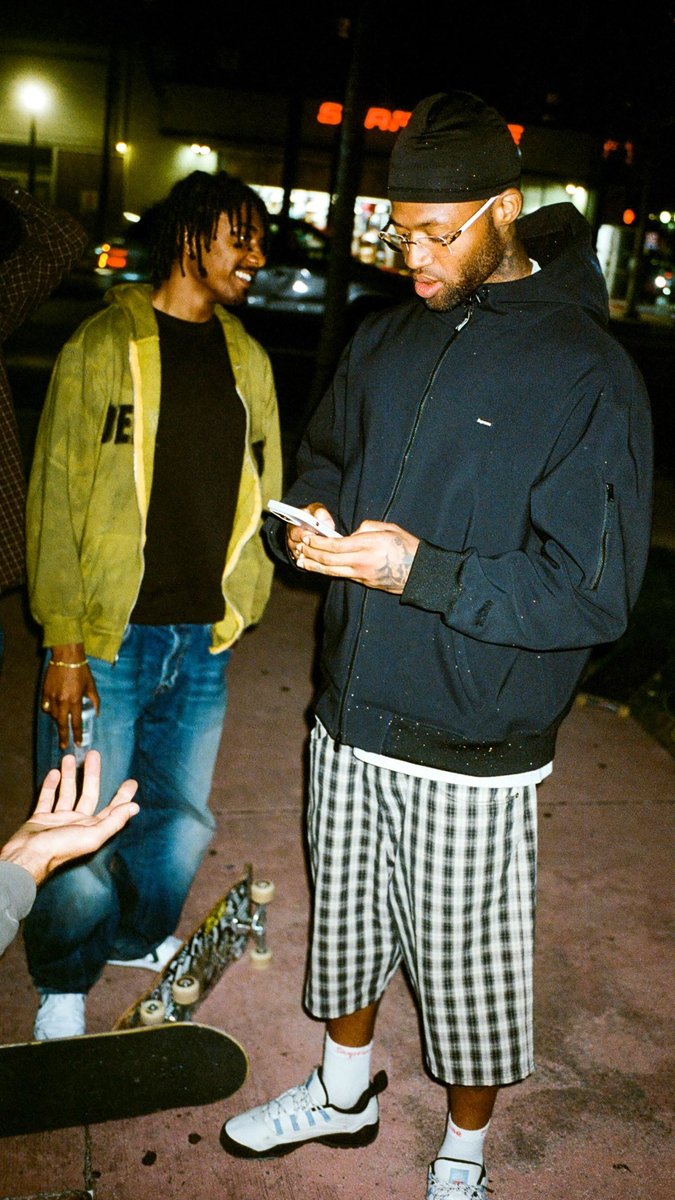 dropsdotgg's tweet photo. Supreme Week 17 https://t.co/mldfUnjjKj