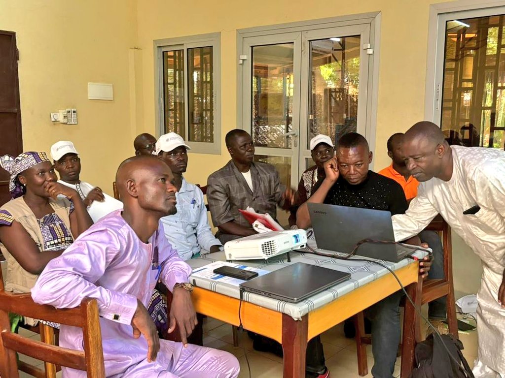 FAOCameroun's tweet photo. #Drought is having a major impact on the #environment and food security in the Far North region 🇨🇲
On this #WorldEnvironmentDay, local stakeholders are brainstorming to identify prior Anticipatory Actions to mitigate this climate risk.

Thank you @eu_echo
#GenerationRestoration https://t.co/gBvVDkWW3E