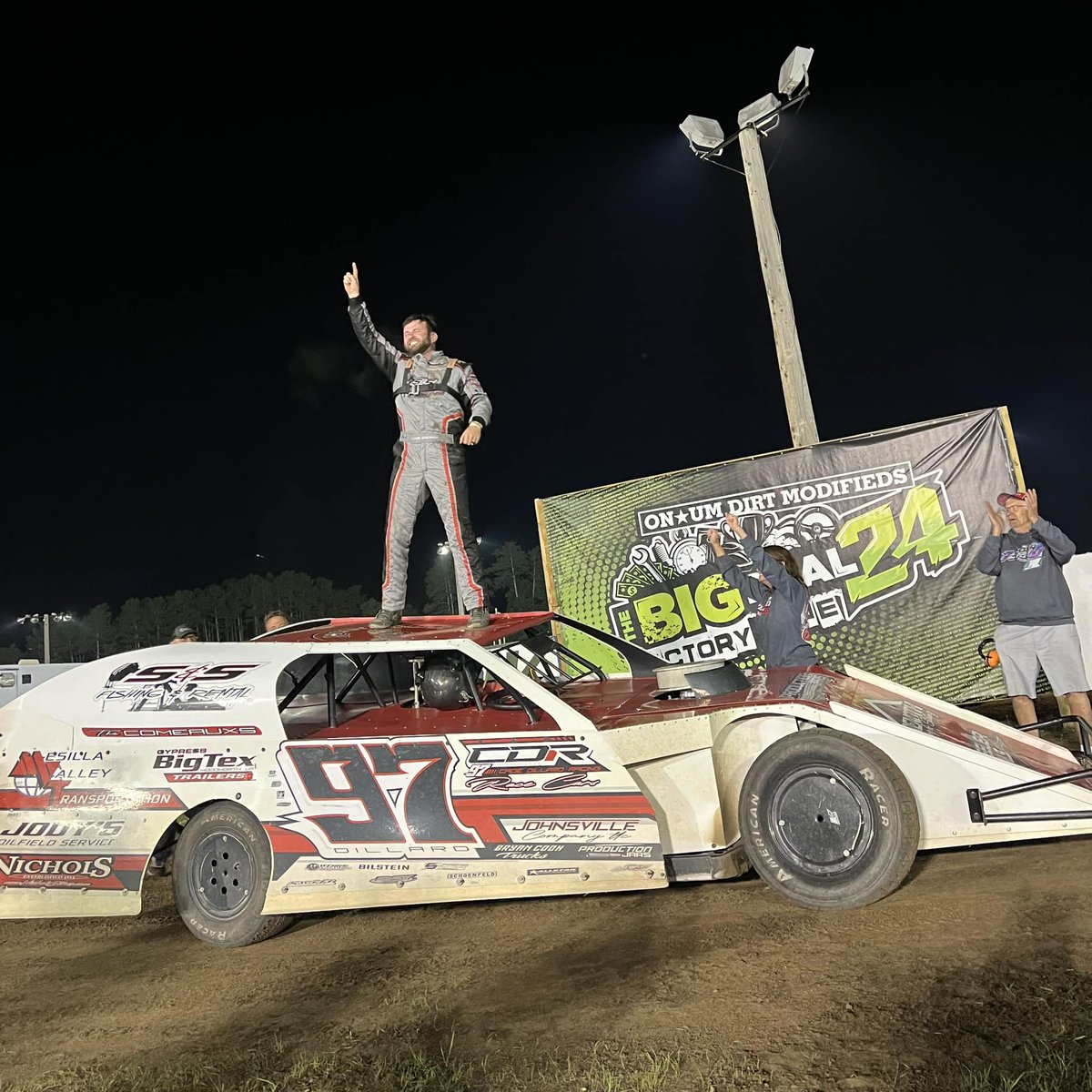 DT_RRracin's tweet photo. Up for episode 143:
◾️Tempers flare at @maconspeedway for Flo Night in America 
◾️ @WesternPASpdwk gets 3/5 races in and crowns a champ 👑
◾️ @RickyLewis11_ snags a midget ride to finish out '24
◾️Results: @WorldofOutlaws  @ Beaver Dam, @DaisonPursley gets it done at @knoxvilleraces, 3 @HighLimitRacing events, weekly shows, Dave Bradway Jr. Memorial @pvillespeedway, USCS,  and more!
◾️Charlie tries Applebees & Instacart 🤭, roast, 🐔/mac wrap, + more!! 🍜🐷
Listen here: https://t.co/7AObgVZb5s
🟩https://t.co/dnjduVe7kC