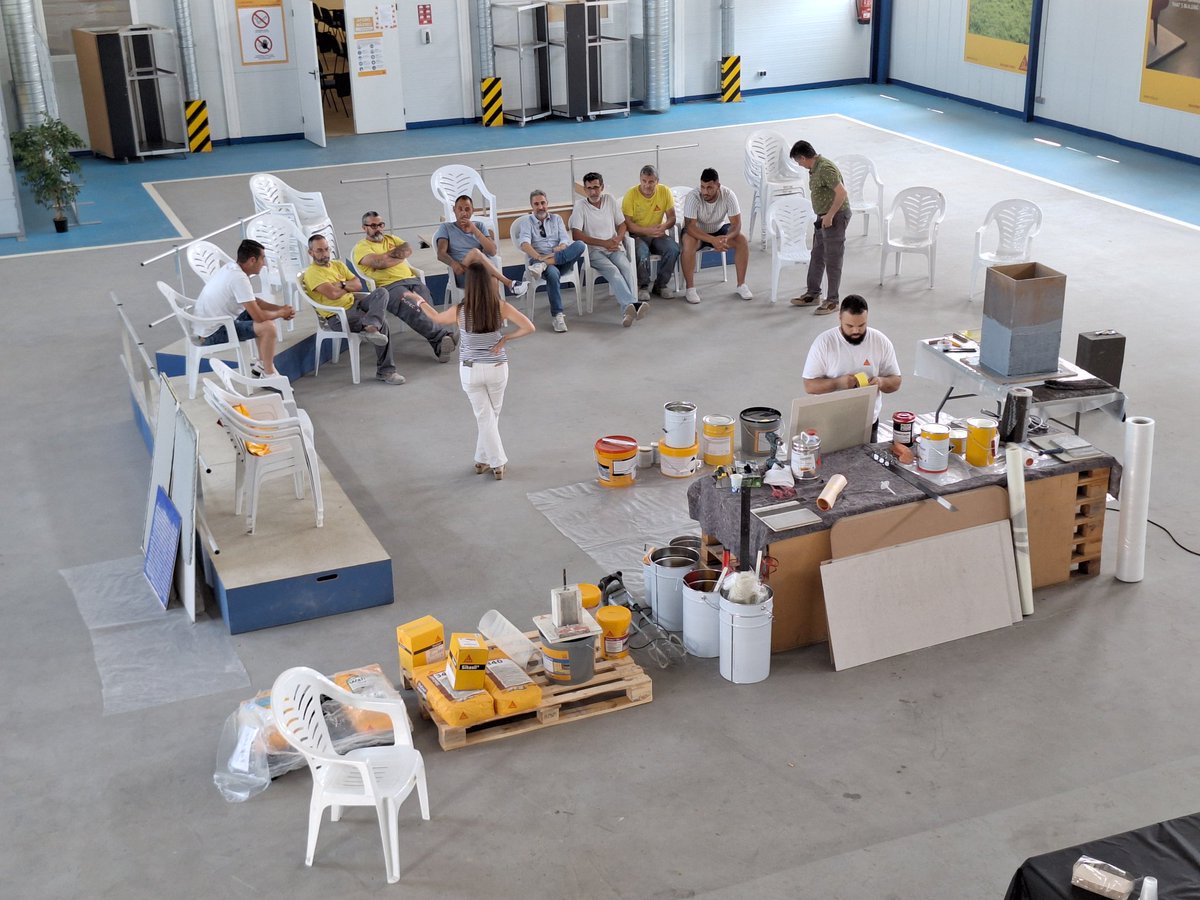 RafaTortajada's tweet photo. Hoy día completo de formaciones sobre refuerzo de estructuras con fibra de carbono, por la mañana programa de cálculo y control en obra dirigido a técnicos, y esta tarde aplicación de los diferentes sistemas, gracias a todos los asistentes y al equipo @SikaSpain https://t.co/Kvqdn5tJY1