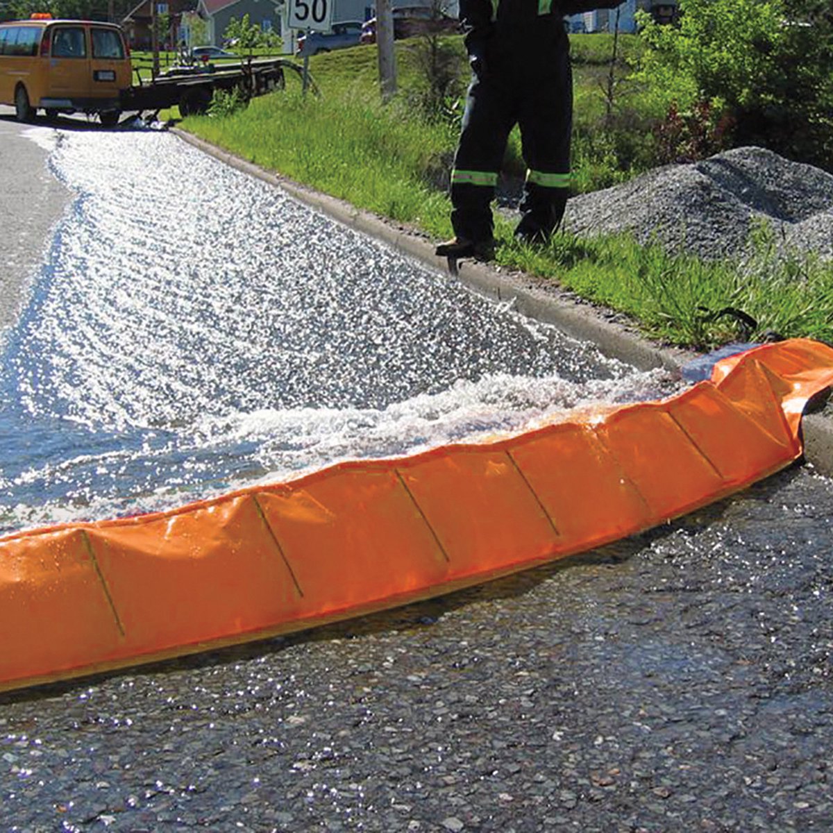 QUICKDAM's tweet photo. 🌊Water Force = ultimate Flood Protection. Portable, self-rising dam available 6 in. to 5 ft high. Link sections for perimeter protection & protect your most valuable asset. #waterforce #hurricaneprep #dam @FastenalCompany @NorthernTool @HDSupply #amazon @wpri12 @NBC10 @RIMonthly https://t.co/pmvhC0KS1W