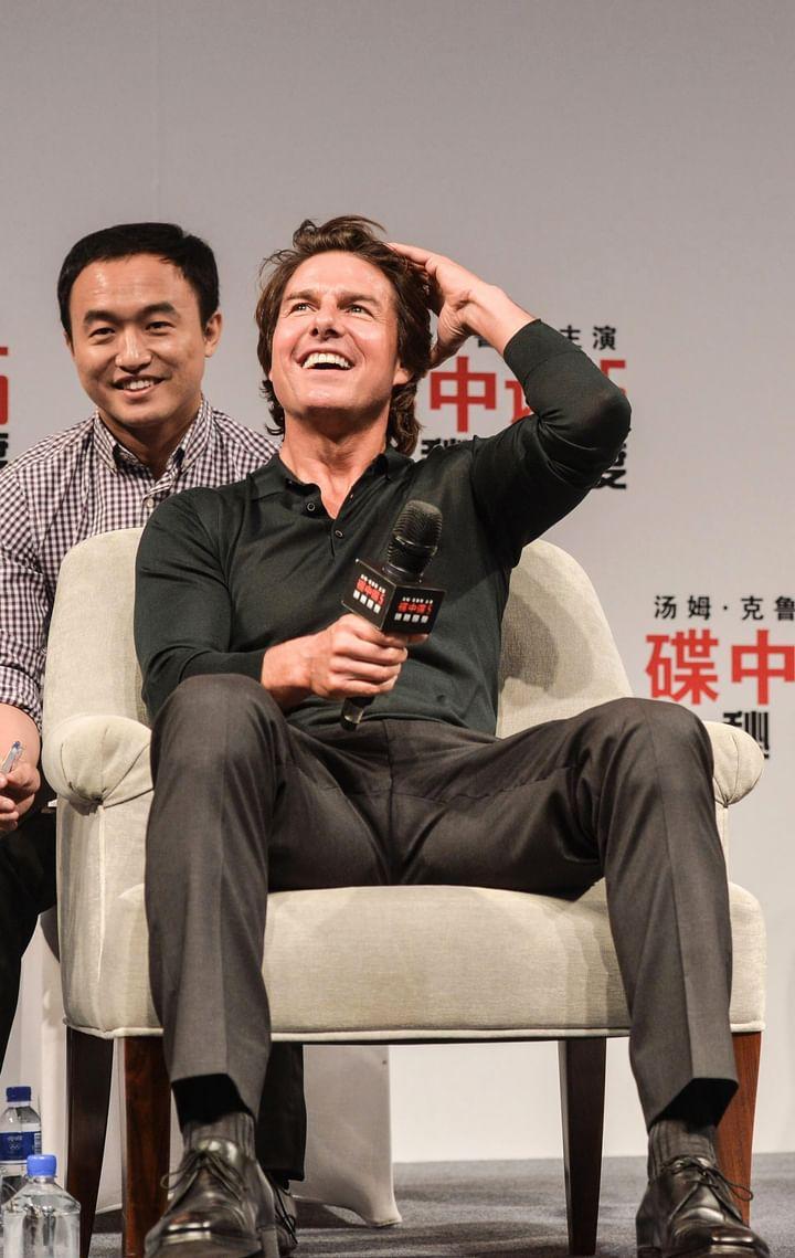 kiwirazzi's tweet photo. #TCBubble Fam, I think I'mma need to start a new thread of TC sitting or standing like that because ...reasons. #TomCruise https://t.co/8ZJBTHtql5