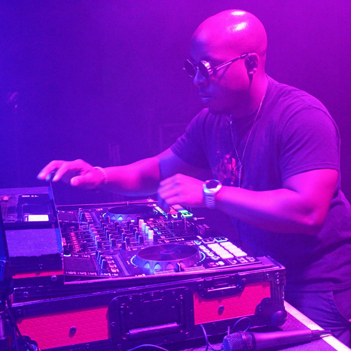 itsdj2point0's tweet photo. DJ 2.0 locked in the mix 🔥
#livelitastically #artist #highlight #dj #music https://t.co/8A2vfhZuCG