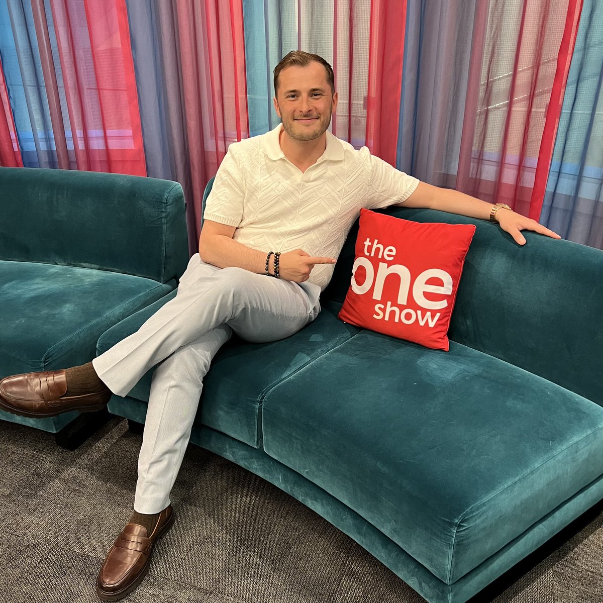 BBCTheOneShow's tweet photo. Don’t miss @MaxBowden telling us all about the brand new production of #Birdsong on tonight’s #TheOneShow.
 
We’re live at 7pm 👉 https://t.co/HtpnRllMFm https://t.co/SeTyxjx0wW