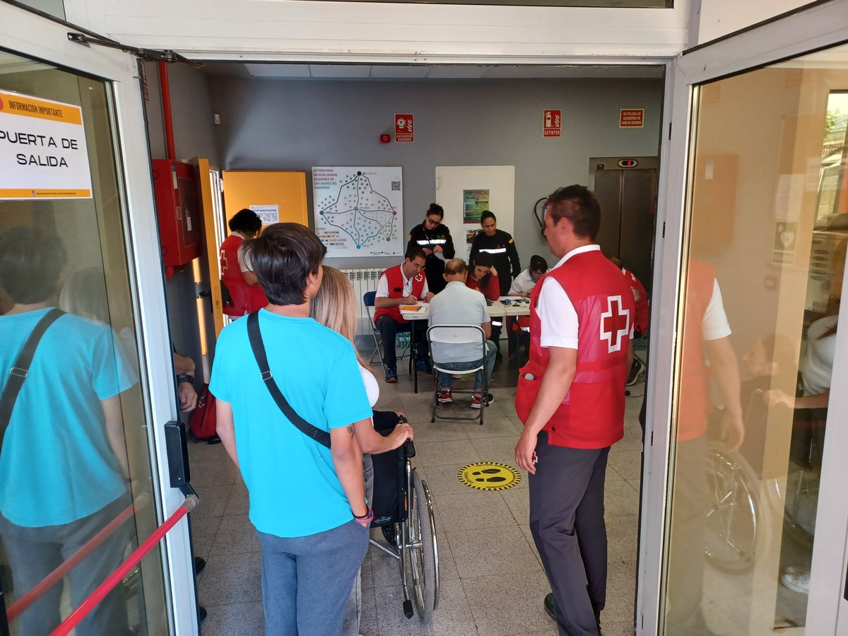 UMEgob's tweet photo. En las emergencias 🚨 no estamos solos, trabajamos en equipo para ser un eslabón más en la cadena ⛓ de ayuda a quienes nos necesiten

Como parte del ejercicio #LCIF del #BIEM5 se ha instalado un albergue de damnificados en el que han participado otras entidades y organismos https://t.co/6yQqlm08ud