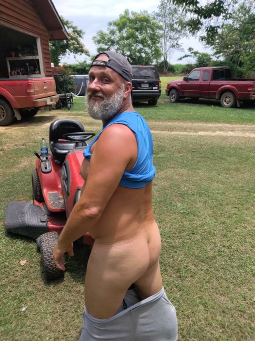 Happy Humpday my sexy peeps!!!   Finally got my riding mower back, no more cutting 5 acres with a push