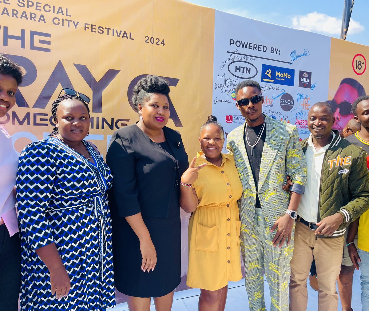 AbahoEdward5's tweet photo. And #RayGHomeComing press conference! Madam CEO @SarahKagingo nassako omukono and @Ray_G_official. Hati ewe @Kachaina1 niwe orikumanya https://t.co/ocfIsyFOFV