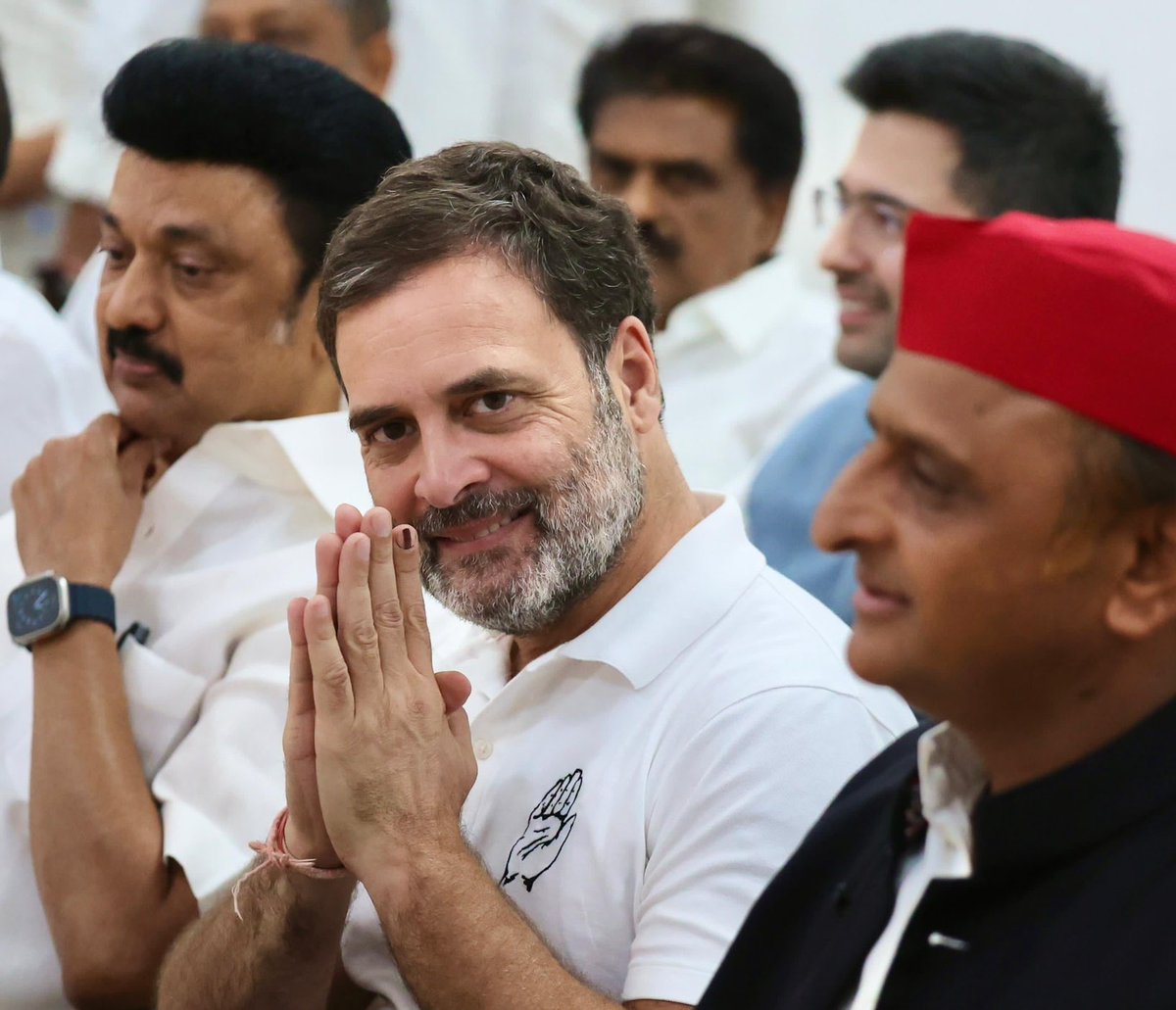 mr_mayank's tweet photo. Congress decided to boycott Ram Mandir stunt
- Everyone doubted but it turned out to be a Masterstroke ⚡

Congress fielded KL Sharma from Amethi
- Everyone doubted but it turned out to be a Masterstroke ⚡

Similarly INDIA deciding to sit in the opposition for now is a wise & long term masterstroke.

With Maharashtra & Haryana elections in 3 months, any otherwise move can backfire & get sympathy on ground for BJP.

Both the states are already boiling against BJP & it is wiser to convert that public anger into INDIA wave ⚡

Also, Naidu & Nitish ditching BJP immediately will send wrong message in public. Let Modi & BJP do some self-goal & see what happens.

Keep calm and trust Rahul Gandhi. He will keep Modi Govt on knees for the upcoming months.

Mark my words, this minority NDA Govt won't survive for long & will fall like cards within 6-12 months 🔥

#loksabhaelecetions2024