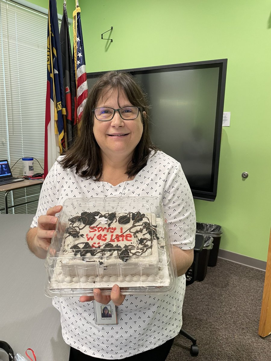 lufkintweets's tweet photo. Ms. Grant, our Receptionist, got the best gift ever from a regularly late student. We 🖤❤️ our #lightningconnections! @lorigrant74 https://t.co/66Mhb6SPLX