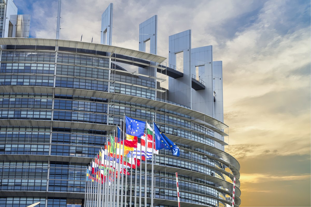 PresidenteCGCOF's tweet photo. Con motivo de las elecciones europeas, el Consejo General de @Farmaceuticos_ fija cuatro prioridades para la creación de una Unión Europea de la Salud más fuerte. 

La salud debe ser una prioridad de la agenda política de la UE. 

#9J https://t.co/E1yu68eqNI