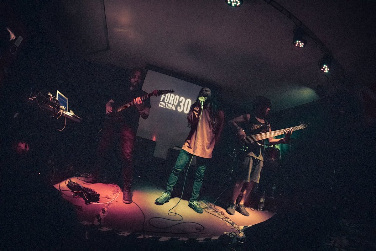 MazzatMusic's tweet photo. Fotos que se rifaron nuestros carnales de @DeadlegacyMx 
De cuando sacamos toda la calabaza acumulada después de un buen rato sin tocar. https://t.co/jtfG6DGyNb