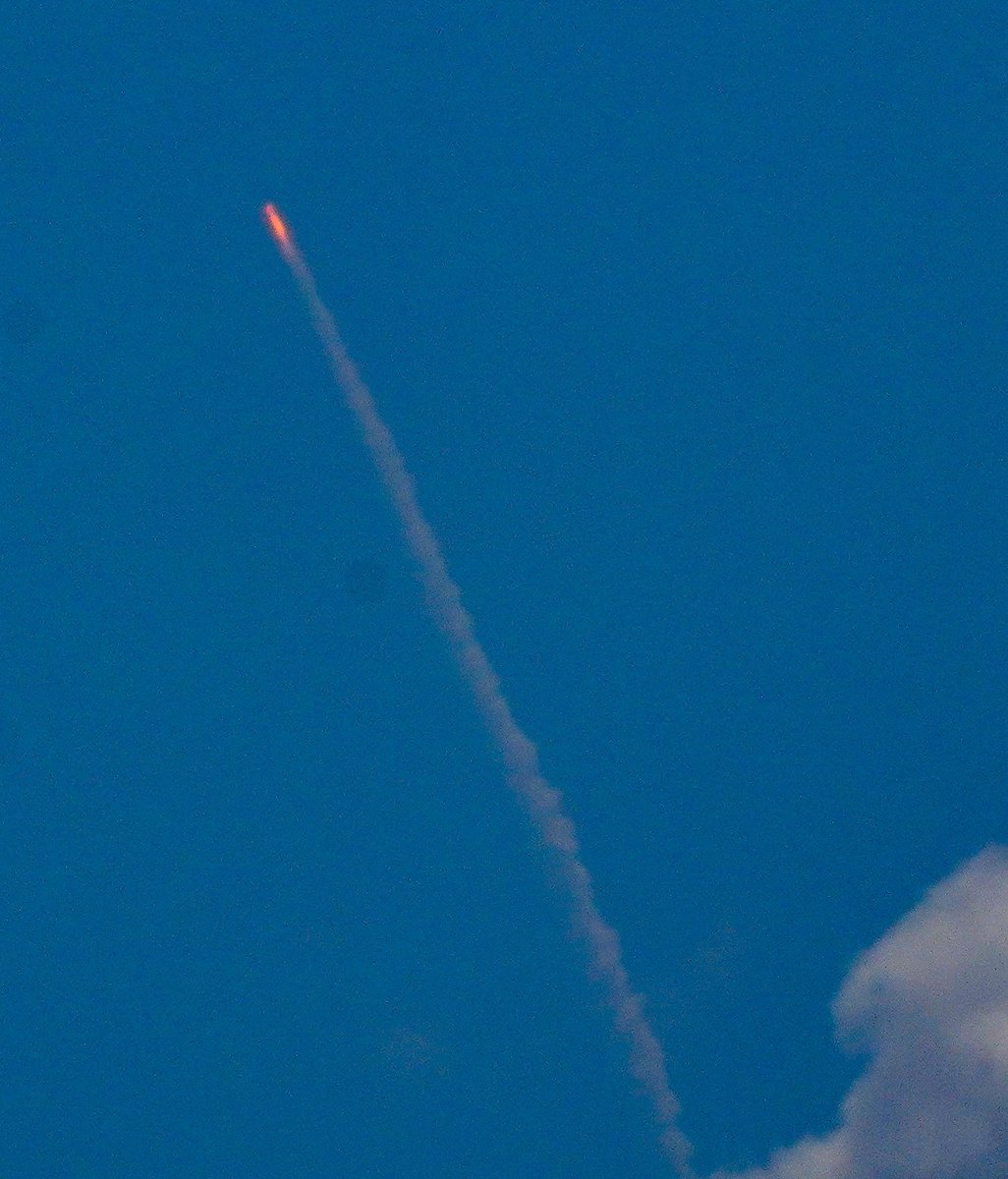 radiolassi's tweet photo. @ulalaunch @NASA @BoeingSpace Captured from our backyard in Tampa FL, #AtlasV #Starliner https://t.co/nPh7XTE6ID