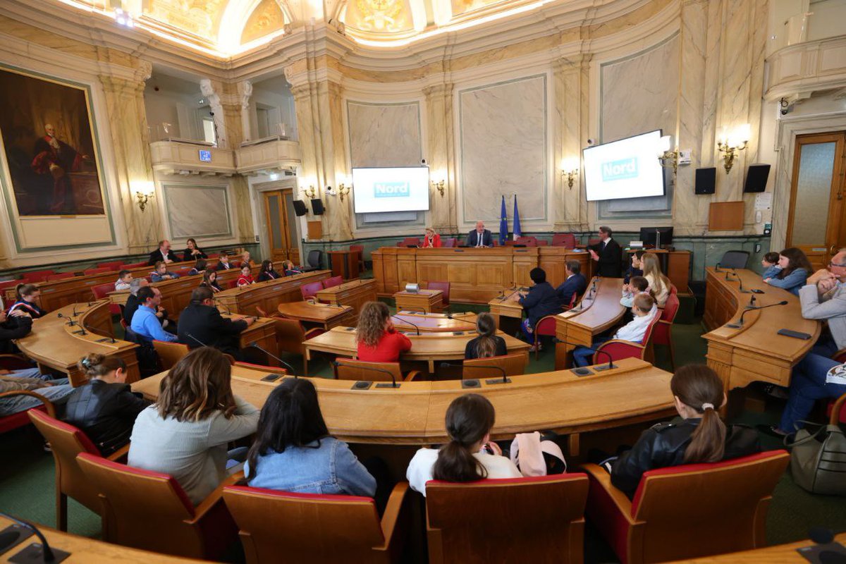 Aujourd’hui, j’ai eu le plaisir d’accueillir les conseils municipaux des jeunes de Férin, Arleux, Marcq-en-Ostrevent et Roucourt dans l’hémicycle du Département du Nord. Ce fut l’occasion pour les jeunes de découvrir les nombreuses compétences départementales qui accompagnent les
