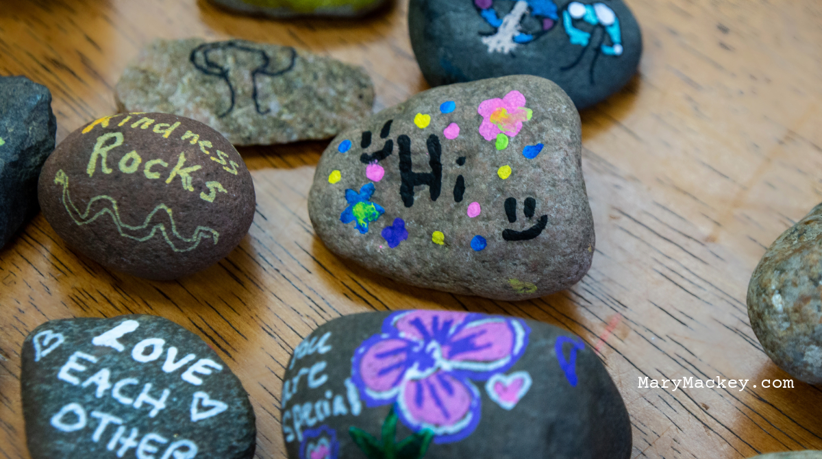MMackeyAuthor's tweet image. Have you come across kindness rocks?

Cultivate connections within communities and lift others up through simple acts of kindness.

-The Kindness Rocks Project

#kindness #KindnessRocks #TheKindnessRocksProject