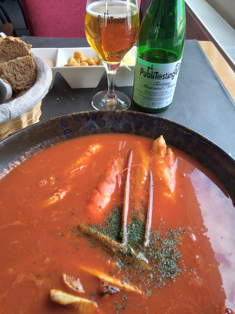 Really enjoyed this Publitasting Moscatel Geuze 2021 Limited Edition. Excellent work by Geert Demuynck. A good match for bouillabaisse.