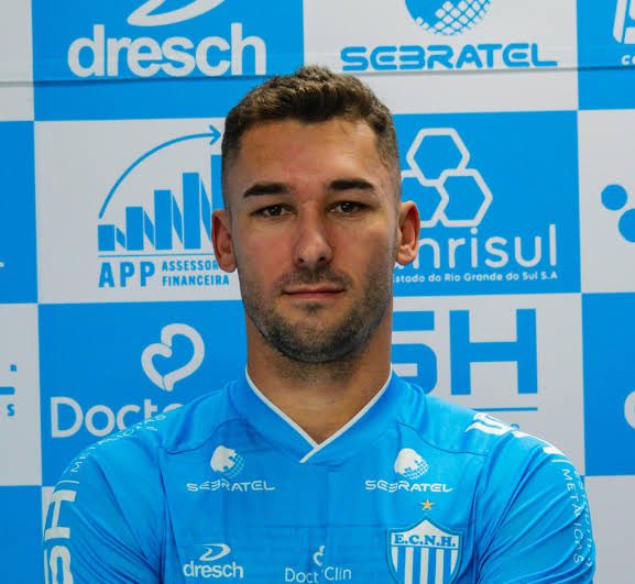imperio_Az's tweet photo. O CSA está negociando a contratação do zagueiro Ricardo Thalheimer, de 31 anos, para a sequência da Série C.

Jogador está no Novo Hamburgo-RS, onde disputa a Série D do Brasileiro.

🗞️ @EmersonJuniorf5 
📸 Jeferson Couto https://t.co/4siNkXU1cu