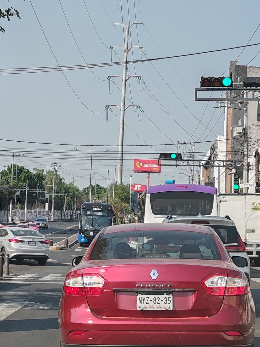 erechap's tweet photo. @GobCDMX @LaSEMOVI @STECDMX @SOBSECDMX No entendí el objetivo de esta línea, no quitaron los autobuses que  entorpecen la circulación, el tráfico en esta zona jamás estuvo peor! No son capaces de quitar todos aquellos autos que invaden el carril del trolebús, hay zonas donde trolebús y autobus invaden el único carril https://t.co/zqU6sDvapO