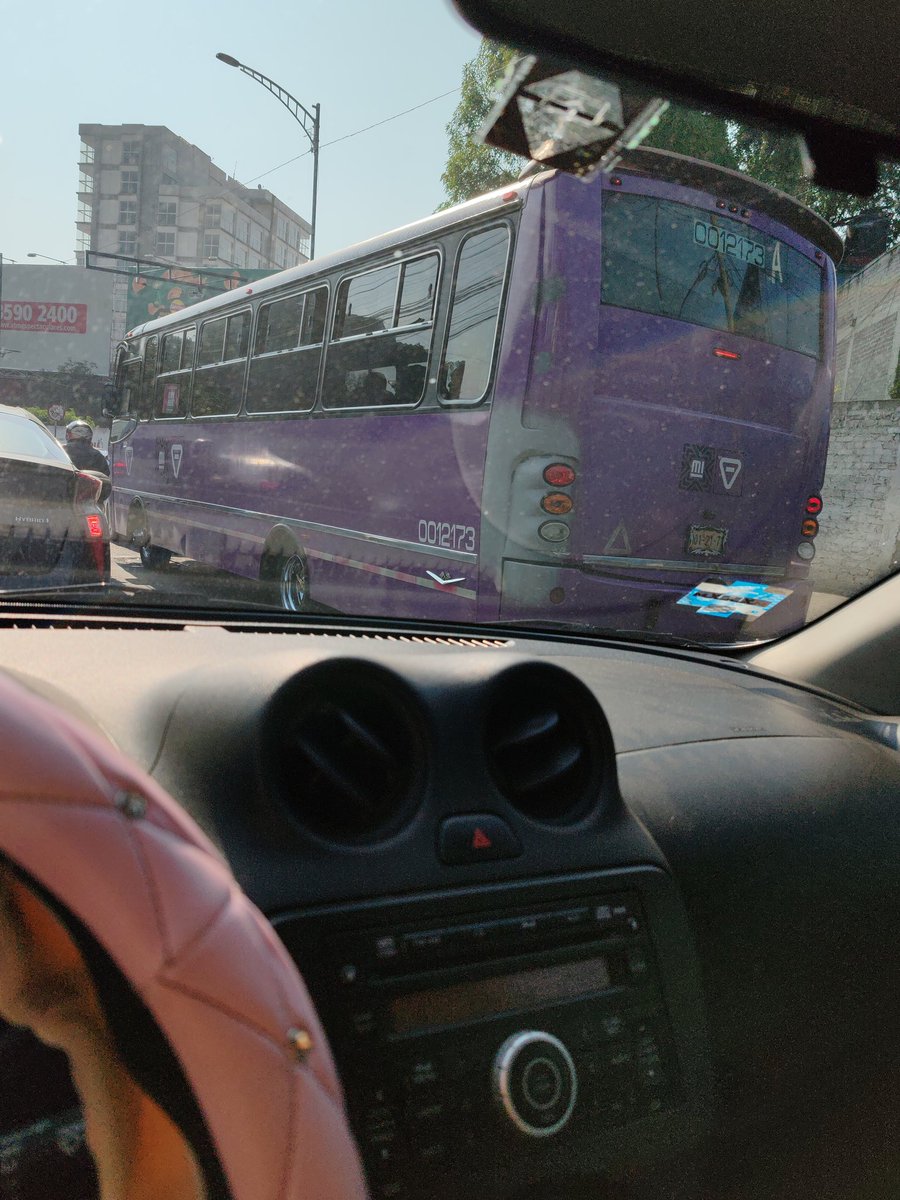 erechap's tweet photo. @GobCDMX @LaSEMOVI @STECDMX @SOBSECDMX No entendí el objetivo de esta línea, no quitaron los autobuses que  entorpecen la circulación, el tráfico en esta zona jamás estuvo peor! No son capaces de quitar todos aquellos autos que invaden el carril del trolebús, hay zonas donde trolebús y autobus invaden el único carril https://t.co/zqU6sDvapO