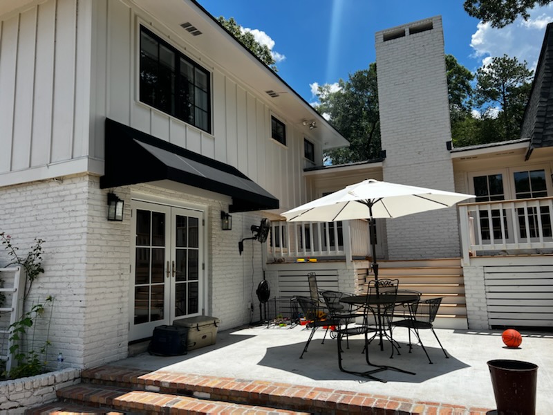 This traditional awning over double doors came out perfect!

Life is better in the shade

#awning #shade