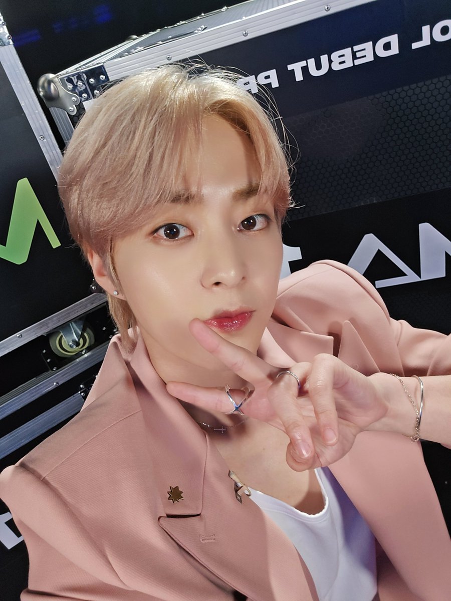 XIUMIN_official tweet media