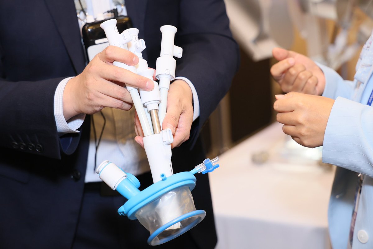 GynecologyGOCM's tweet photo. #ISGE Workshop 3️⃣ Robotic Surgery
Its so proud to introduce the Shurui Single-Port (SP) Surgical Robot from China🇨🇳
Clinical application & hands on training🦾 including precision cutting training and Hoop training 🪡
#Roboticsurgery #GOCM https://t.co/PMBwm9xT3O