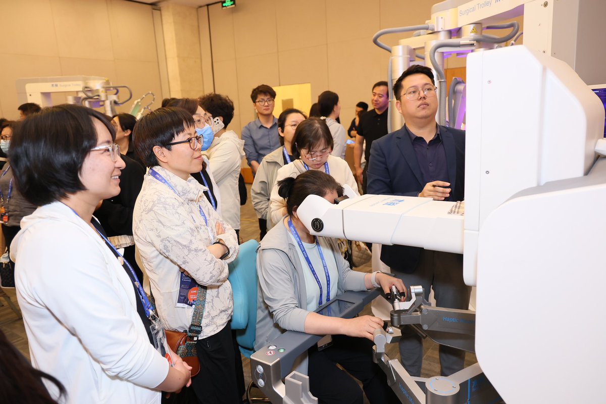 GynecologyGOCM's tweet photo. #ISGE Workshop 3️⃣ Robotic Surgery
Its so proud to introduce the Shurui Single-Port (SP) Surgical Robot from China🇨🇳
Clinical application & hands on training🦾 including precision cutting training and Hoop training 🪡
#Roboticsurgery #GOCM https://t.co/PMBwm9xT3O