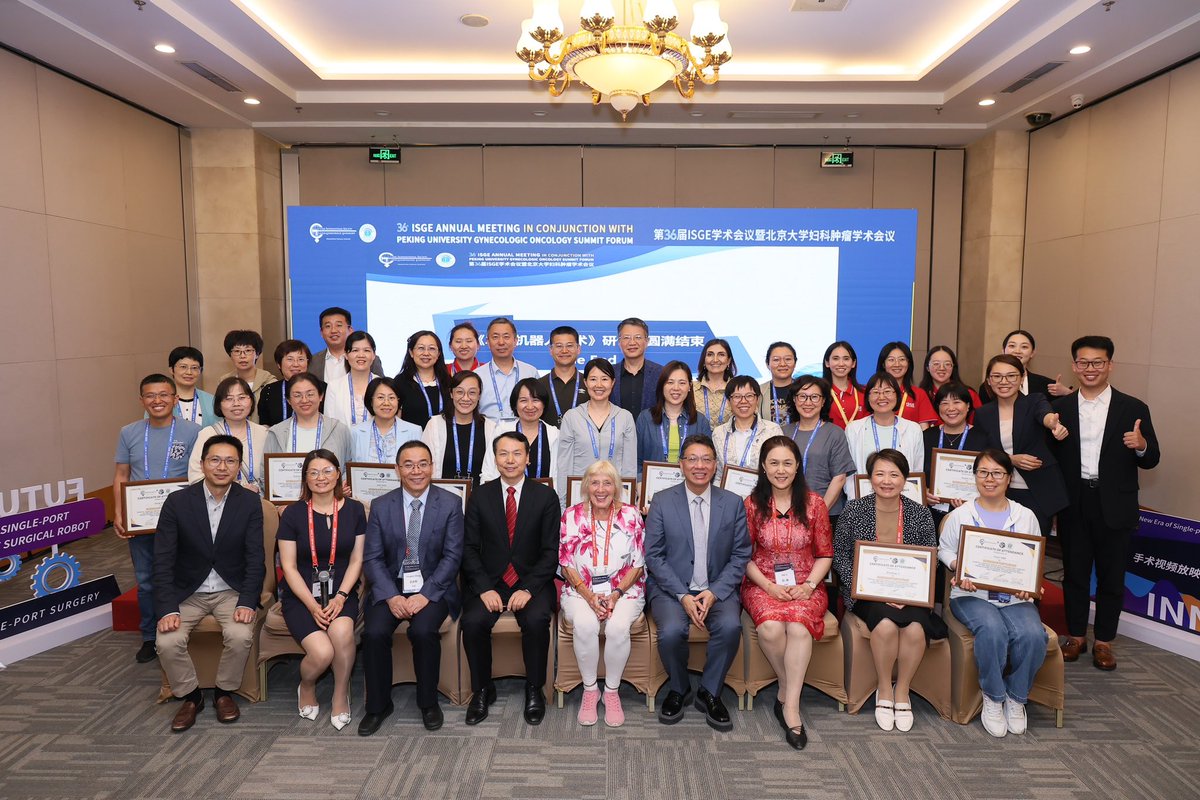 GynecologyGOCM's tweet photo. #ISGE Workshop 3️⃣ Robotic Surgery
Its so proud to introduce the Shurui Single-Port (SP) Surgical Robot from China🇨🇳
Clinical application & hands on training🦾 including precision cutting training and Hoop training 🪡
#Roboticsurgery #GOCM https://t.co/PMBwm9xT3O