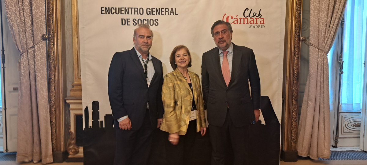 Grupo_SENDA's tweet photo. #GrupoSENDA ha participado en el encuentro de socios de @CamaradeMadrid, compartiendo reflexiones y experiencias con el mundo empresarial de la @ComunidadMadrid.

Ángel Asensio, presidente #CámaraMadrid; @EVASERRANOCLAVE, su vpdta, @MatildePelegri, Fundadora SENDA y @AloRibagorda https://t.co/9uI9dM9H3I