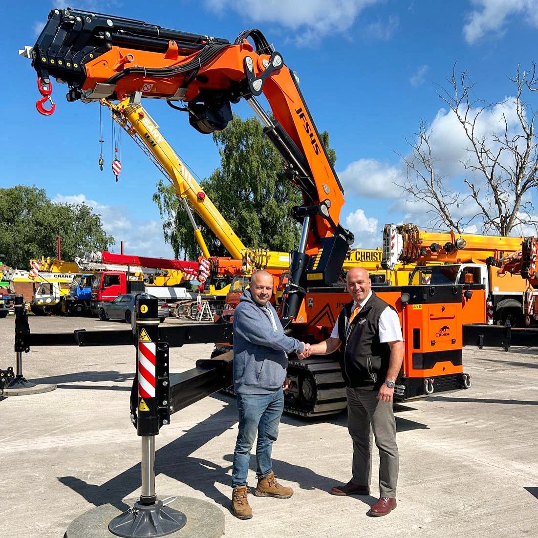 FosterCranes's tweet photo. From one Foster to another… 👏

We’re excited to announce the latest purchase for 24/7 Crane Hire Ltd, based in Peterlee, as they take delivery of their first @jekkocranes, the JF545.

#MadeForLiftingHeroes 🦎
 
#FosterCranes #Jekko #CompactCranes #MiniCranes #JFSeries #UK https://t.co/6TSi3hqhR5