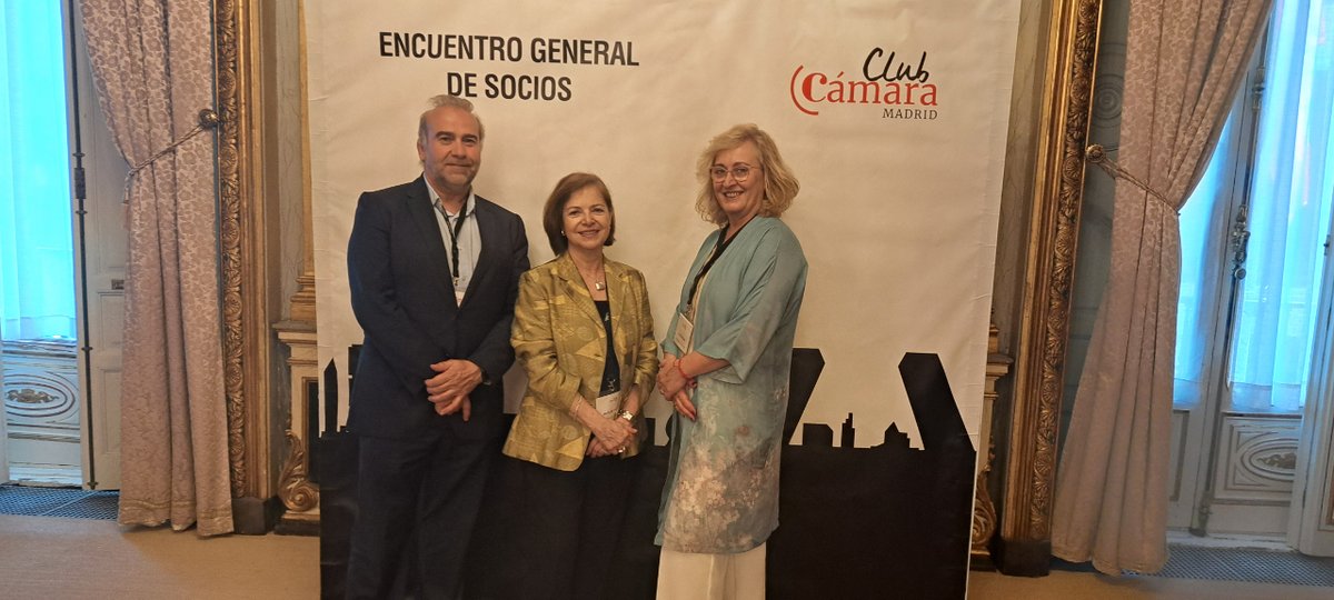 Grupo_SENDA's tweet photo. #GrupoSENDA ha participado en el encuentro de socios de @CamaradeMadrid, compartiendo reflexiones y experiencias con el mundo empresarial de la @ComunidadMadrid.

Ángel Asensio, presidente #CámaraMadrid; @EVASERRANOCLAVE, su vpdta, @MatildePelegri, Fundadora SENDA y @AloRibagorda https://t.co/9uI9dM9H3I