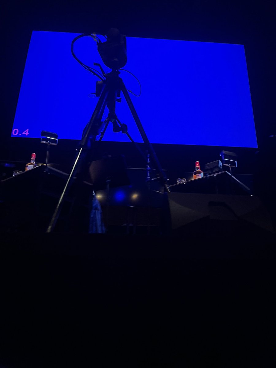 LDNTheatreMania's tweet photo. Bluets - Royal Court
I tried my best to follow it,but I couldn’t, I know that who is familiar with the book appreciated it more than I did.Loved their ability to represent a live story on screen…but too difficult to follow for me @royalcourt #theatre #theatreteview #theatreblog https://t.co/cjE6s55360