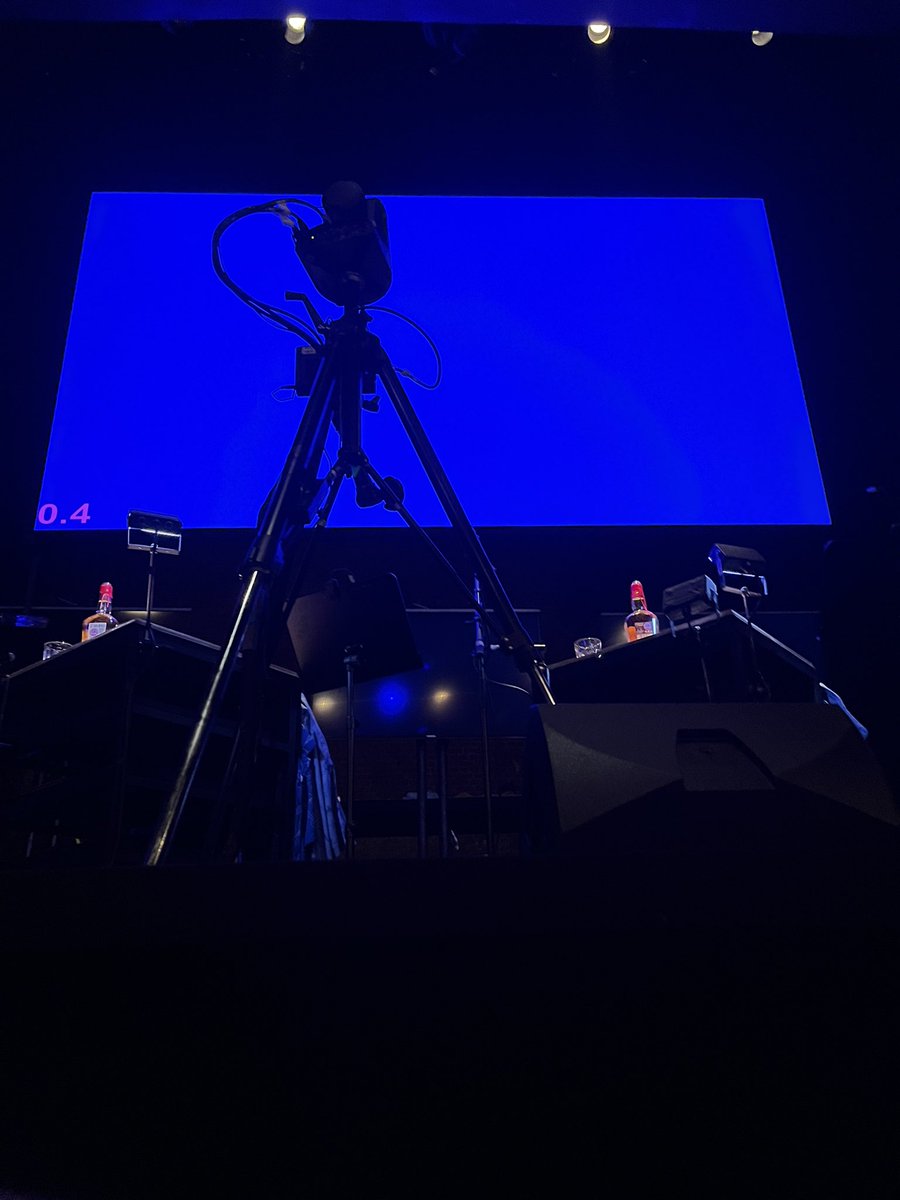 LDNTheatreMania's tweet photo. Bluets - Royal Court
I tried my best to follow it,but I couldn’t, I know that who is familiar with the book appreciated it more than I did.Loved their ability to represent a live story on screen…but too difficult to follow for me @royalcourt #theatre #theatreteview #theatreblog https://t.co/cjE6s55360