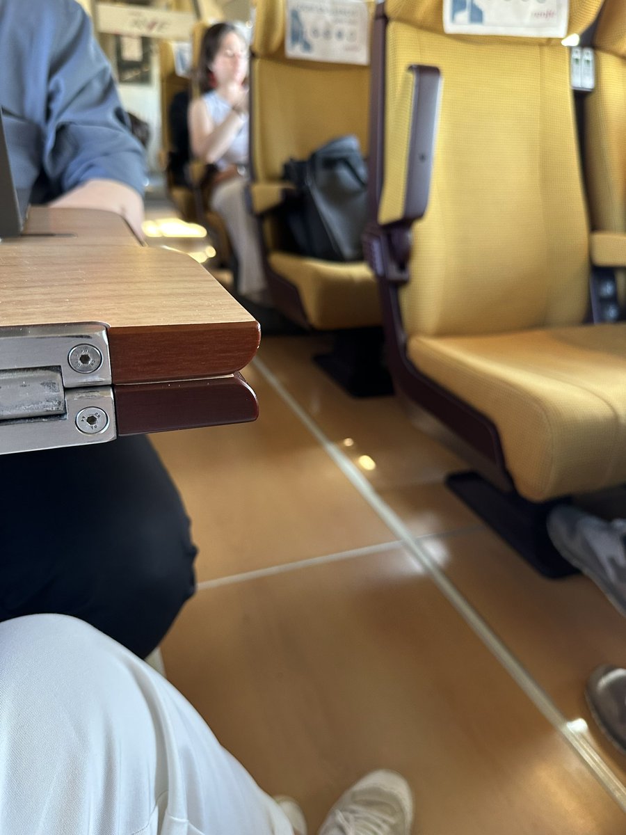 anukigil's tweet photo. El olor a pipí del vagón de silencio del ave Madrid / Sevilla de las 16.30h es un tema . El aire acondicionado casi no se nota . Mal @Renfe muy mal .  Es asqueroso . Mira que huelen mal los baños del ave pues igual pero todo el vagón . https://t.co/HgYOim1YBx