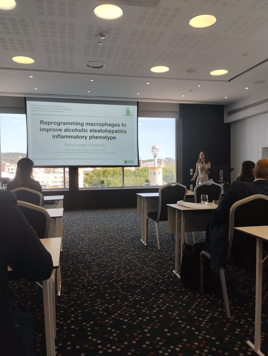Juanaloca2002's tweet photo. The first very talk of #Macphagy lab FPI researcher at the @ESCI_Society meeting in #BCN #ElenaRocks #Autophagy #Macrophages @SEBBM_es @WAutophagy https://t.co/ZmI976tNZT