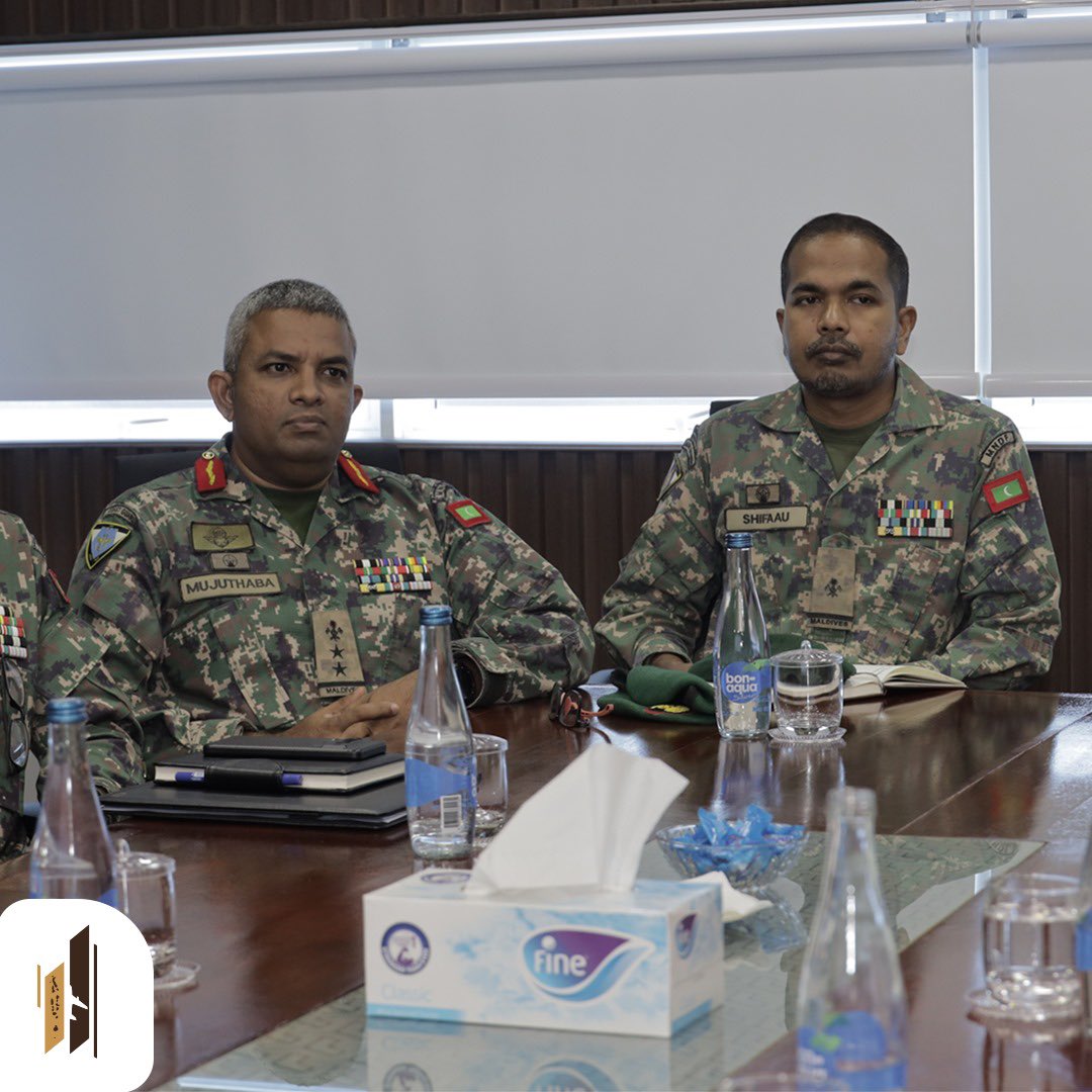 AirportsMV's tweet photo. އެމް.އެން.ޑީ.އެފް ގެ ފެސިލިޓީއެއް ށ.ފުނަދޫ އެއަރޕޯޓްގައި ގާއިމް ކުރުމާބެހޭ ގޮތުން  މަޝްވަރާކުރުމަށްޓަކައި އެމް.އެން.ޑީ.އެފް،ށ.ފުނަދޫ ކައުންސިލް އަދި އާރް.އޭ.ސީ.އެލް ގެ  އިސްވެރިނާ އެކު އާރް.އޭ.ސީ.އެލް ގެ މައި އޮފީހުގައި މިއަދު ބޭއްވުނު ބައްދަލުވުމުގެ ތެރެއިން https://t.co/Gp1W50ng05