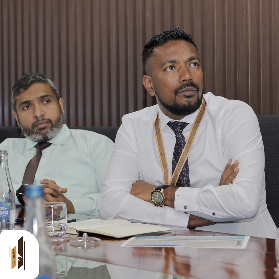 AirportsMV's tweet photo. އެމް.އެން.ޑީ.އެފް ގެ ފެސިލިޓީއެއް ށ.ފުނަދޫ އެއަރޕޯޓްގައި ގާއިމް ކުރުމާބެހޭ ގޮތުން  މަޝްވަރާކުރުމަށްޓަކައި އެމް.އެން.ޑީ.އެފް،ށ.ފުނަދޫ ކައުންސިލް އަދި އާރް.އޭ.ސީ.އެލް ގެ  އިސްވެރިނާ އެކު އާރް.އޭ.ސީ.އެލް ގެ މައި އޮފީހުގައި މިއަދު ބޭއްވުނު ބައްދަލުވުމުގެ ތެރެއިން https://t.co/Gp1W50ng05