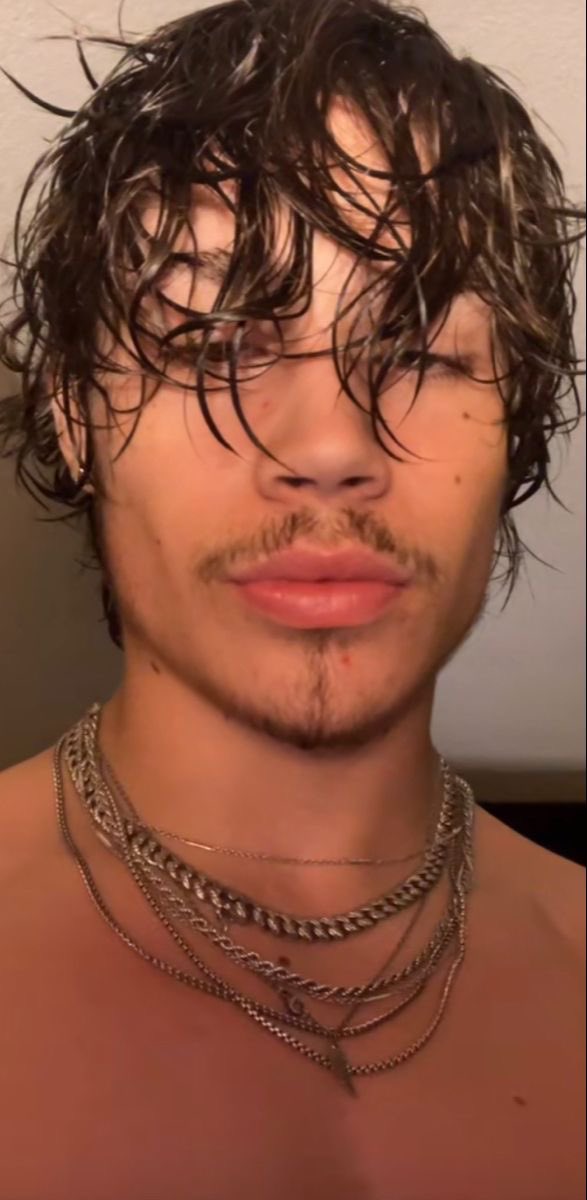 dochilatte's tweet photo. My weakness? Men with wet hair a thread: https://t.co/usWTm5dktZ
