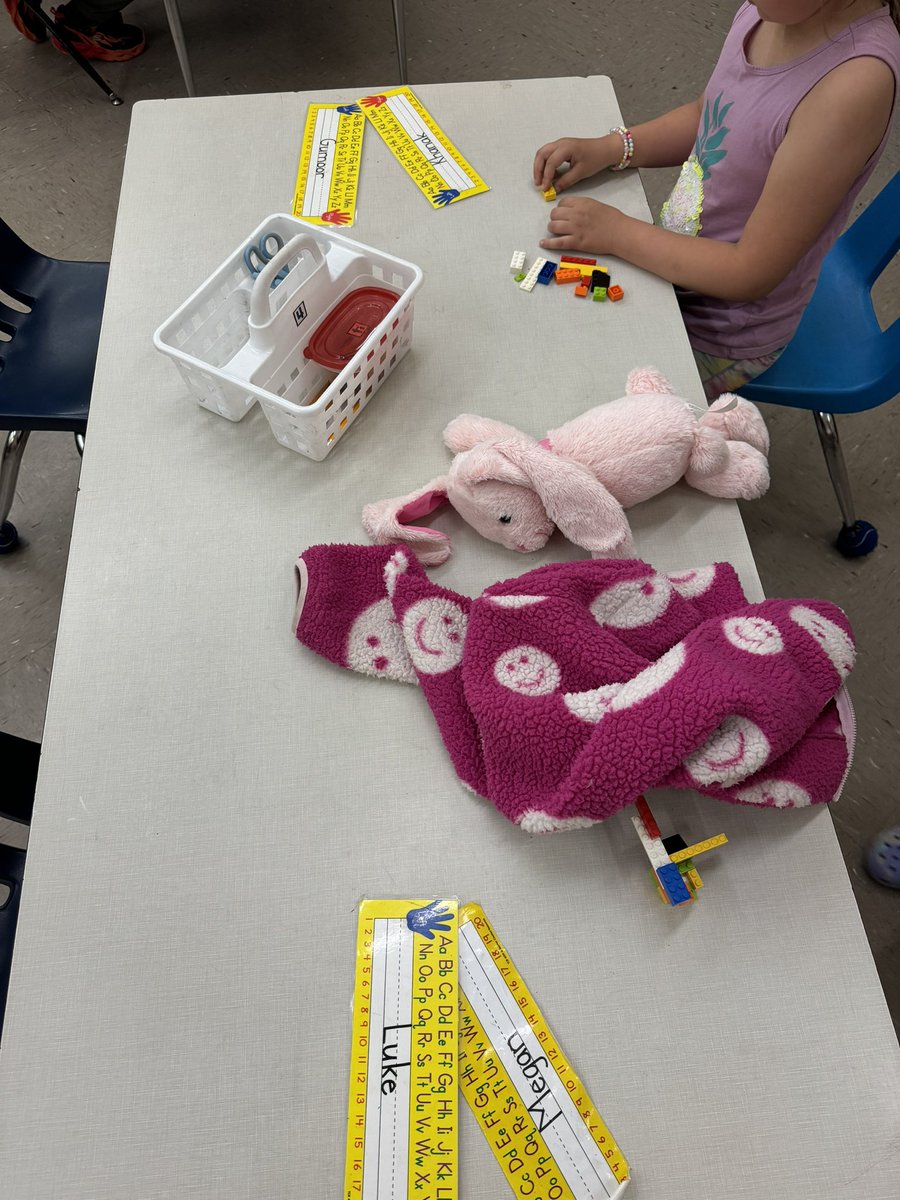 missmurrayedu's tweet photo. Yesterday day was Lego day in Grade 1/2!
✅ procedural writing with Lego 
✅ Lego fractions 
✅ building challenges 
Student engagement was 10/10 and their faces when they saw their own success was 100/10! https://t.co/yqqFs9TDrr