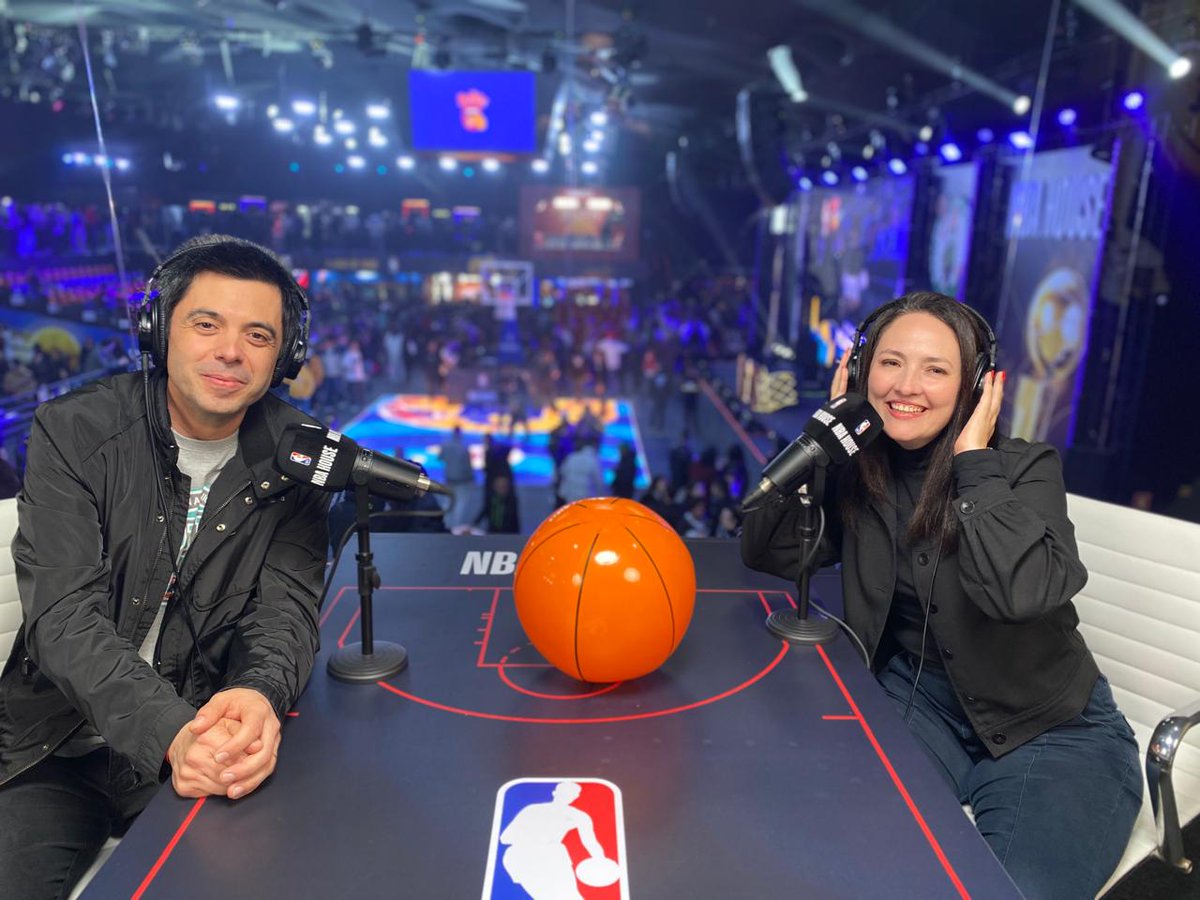 mgmarcelogomes's tweet image. Olha só quem veio me 'visitar' no trabalho ontem!  😍 Beijo, Mariele❤️#NBAHouse #NBA