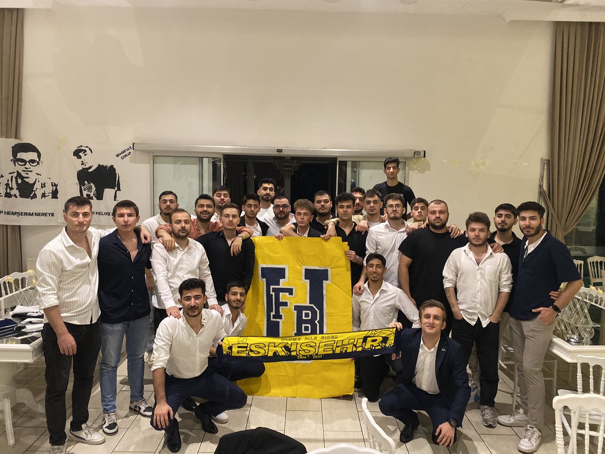 UFBOsmangazi's tweet photo. 1907 ÜNİFEB Eskişehir örgütlenmeleri olarak geleneksel mezuniyet fasılımızı gerçekleştirdik. https://t.co/ZEEW9hyagQ