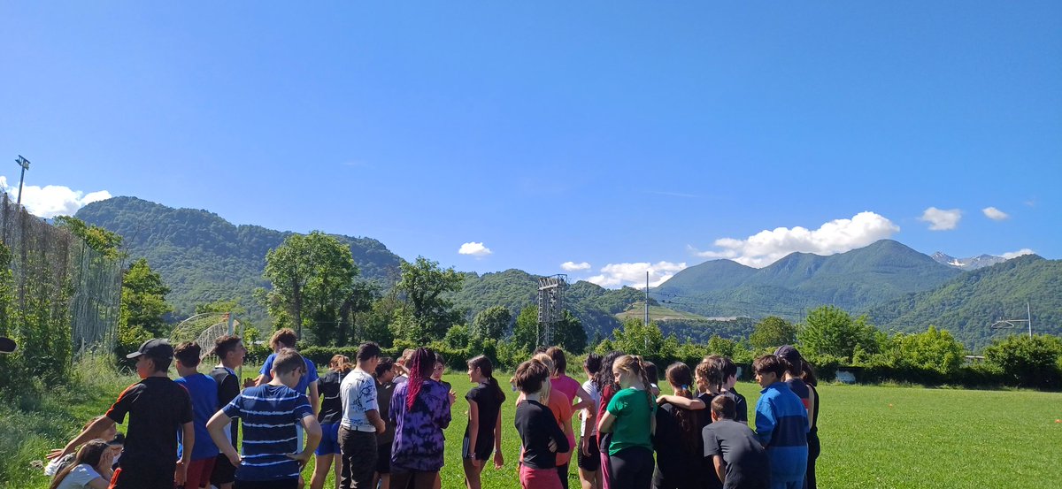 clgEauvive's tweet photo. Une magnifique journée d échanges avec nos correspondants de L'Itc Grandis à  Borgo. Entre activités sportives, repas et danses traditionnelles! Grazie!!!!
Gemellaggio @VilledeBreil /Borgo San Dalmazzo.
@InterregALCOTRA https://t.co/KGr00s40gO
