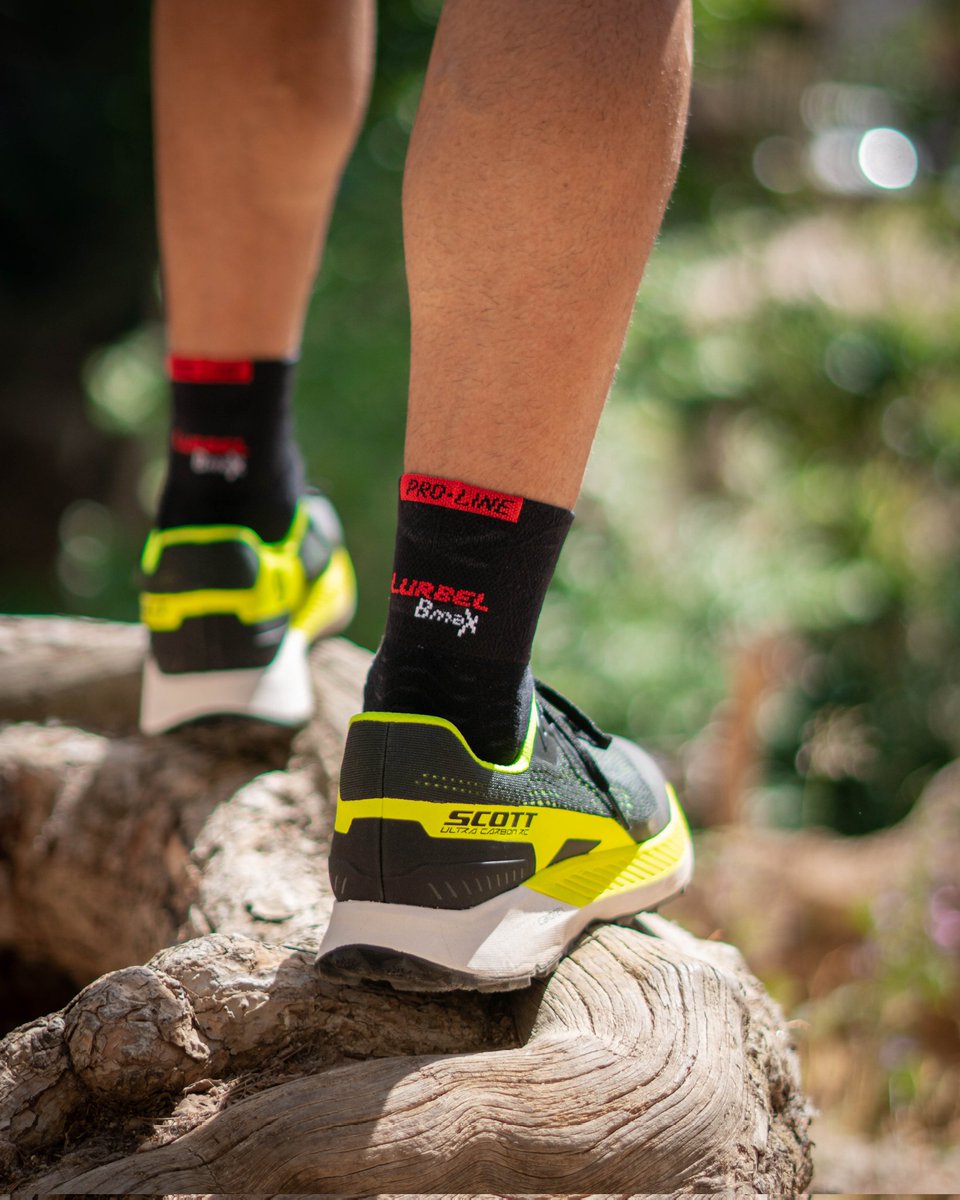 RunningZgz's tweet photo. Hay combinaciones ganadoras, y luego está esta: calcetines🧦 LURBEL PRO LINE ➕ las 👟 #ScottRunning ULTRA CARBON RC.
Indispensables en tu escapada a la montaña. 🔥 https://t.co/TBfHXIAhsF